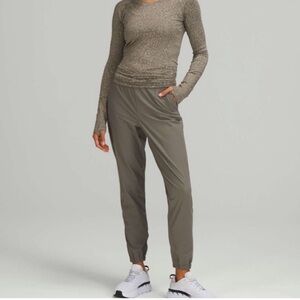 Lululemon Adapted State 28’ high rise jogger Size 8